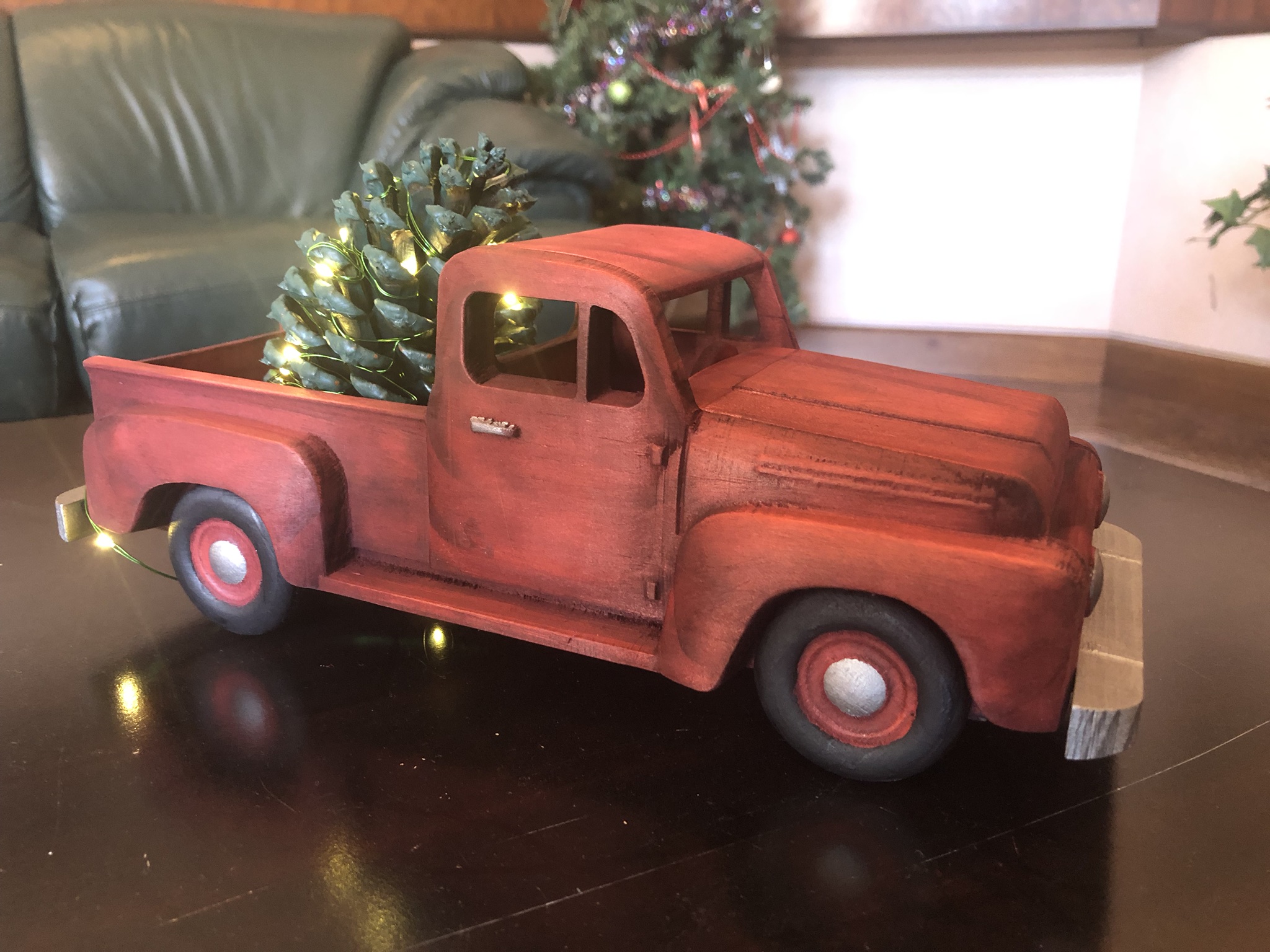 red-christmas-truck-carvewright-carvewright