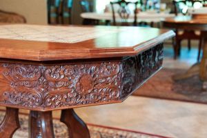 tablecorner_closeup