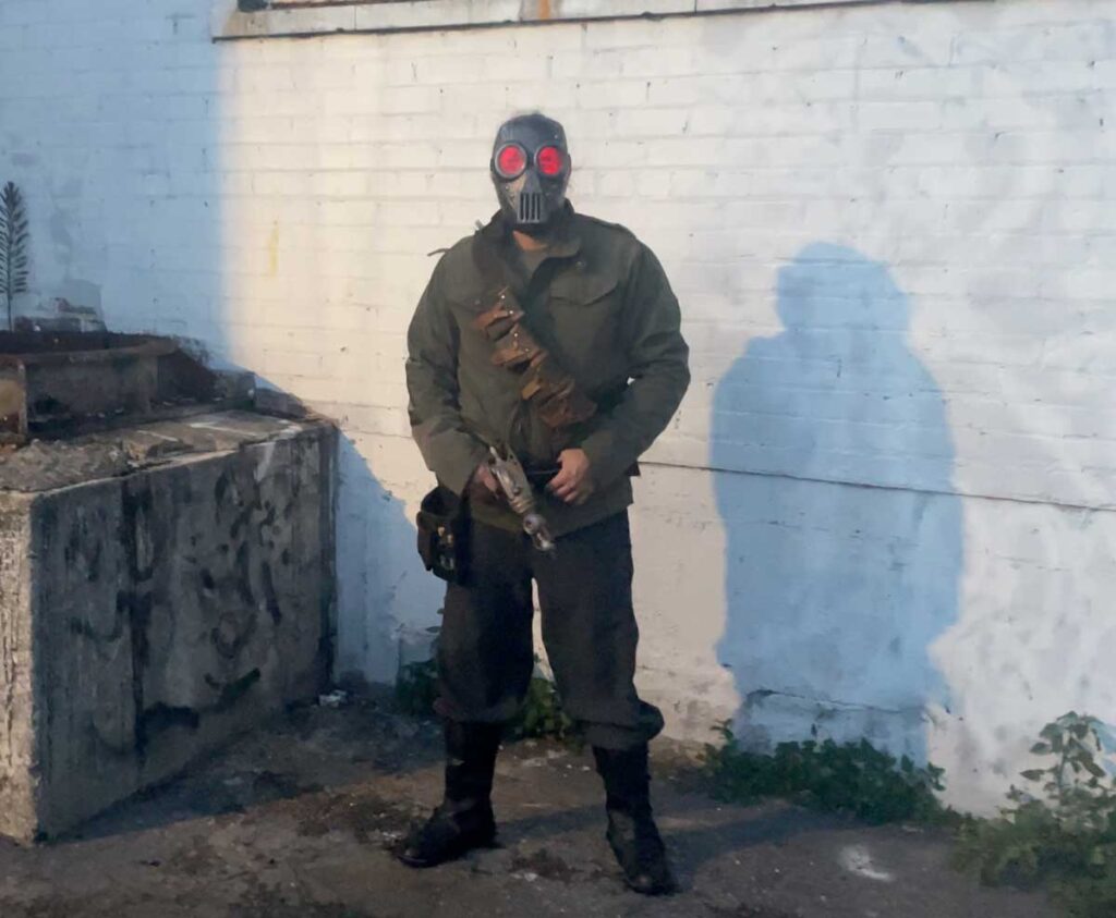 Mask with costume 1